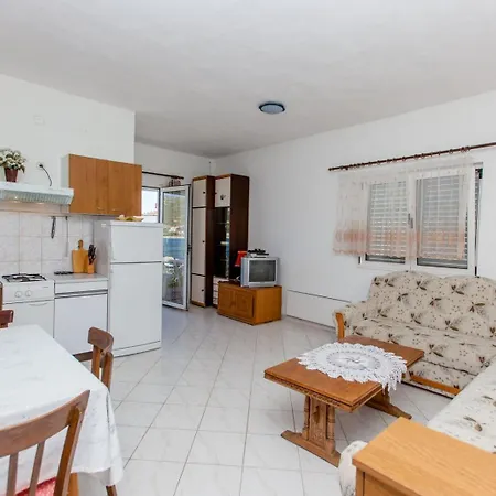 Apartment Jere - 30 M From *
