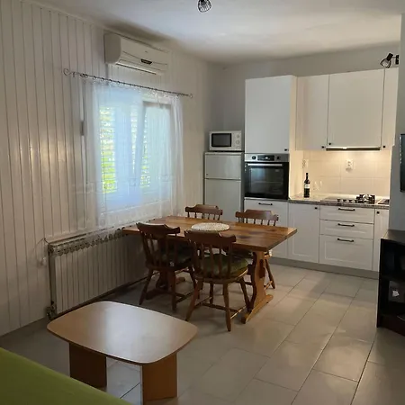 Apartman Jere - 30 M From Vinišće