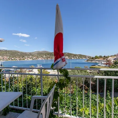 Jere - 30 M From Vinišće
