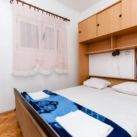 Jere - 30 M From * Vinišće