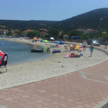Apartman Jere - 30 M From Vinišće